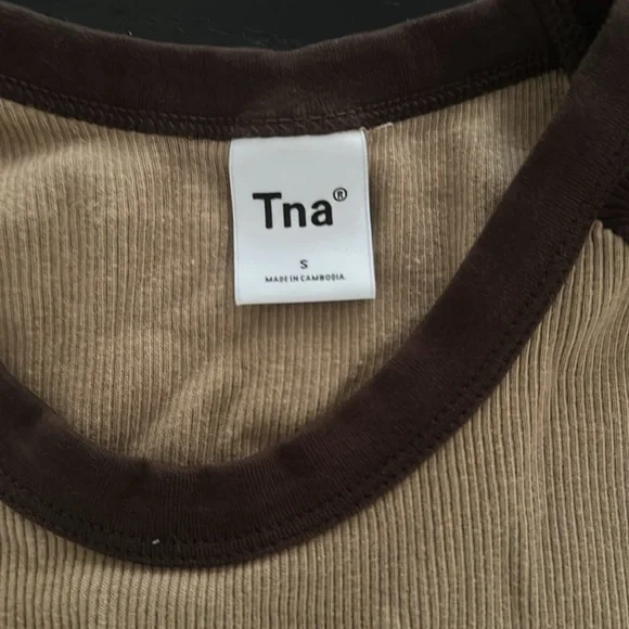 Aritzia baseball style tee, tna size small. - Picture 3 of 4